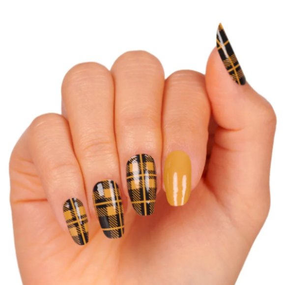 Color Street Breaking Plaid - Picture 3 of 5